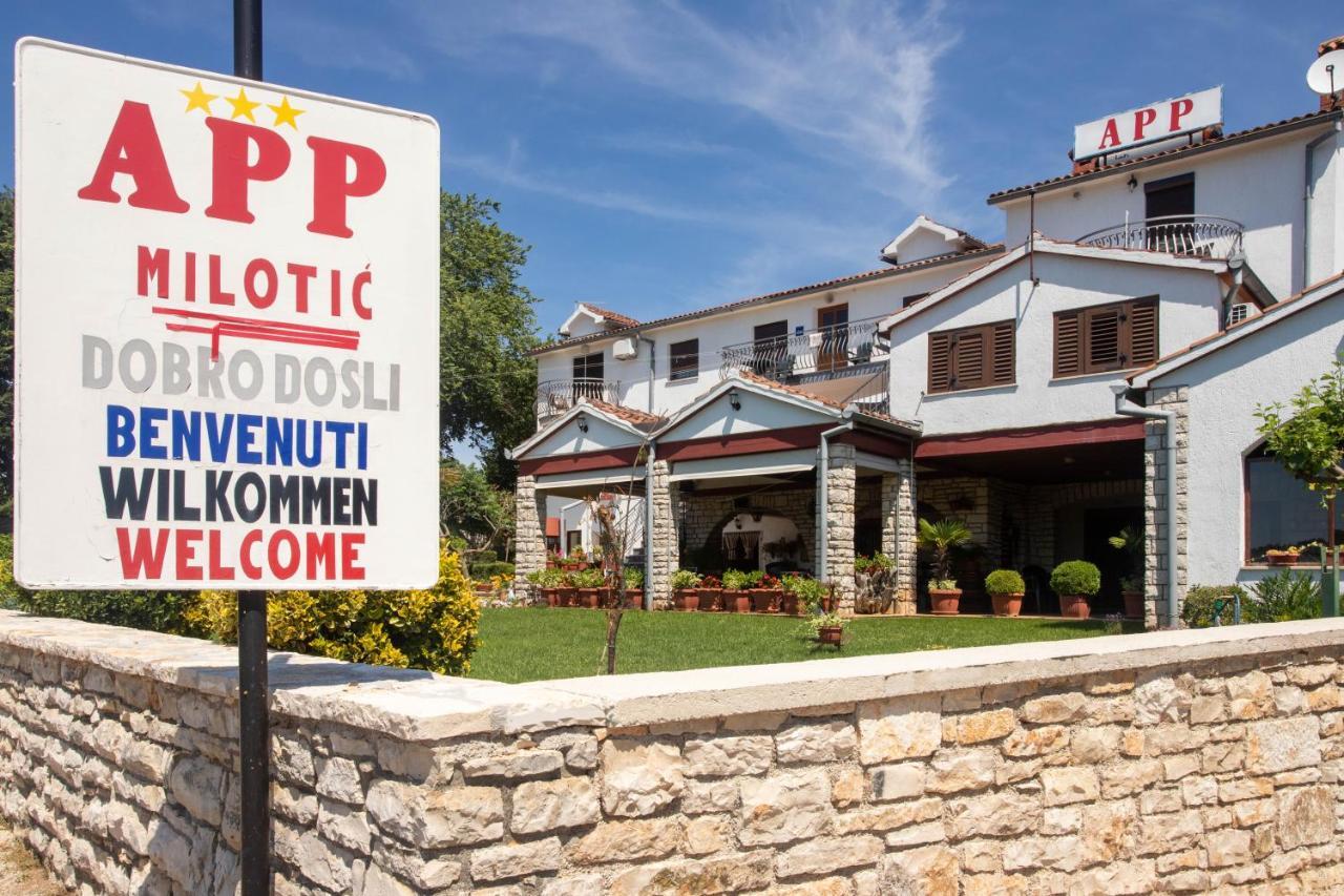 Guest House Milotic Brajkovici  エクステリア 写真